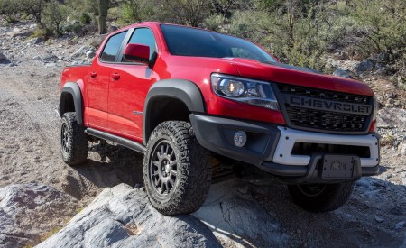 2019 Chevrolet Color:ado ZR2 Bison Front Three-Quarter Wallpapers 450x275 (2)