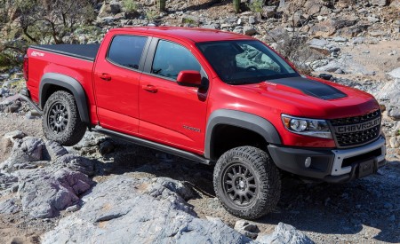 2019 Chevrolet Color:ado ZR2 Bison Front Three-Quarter Wallpapers 450x275 (10)