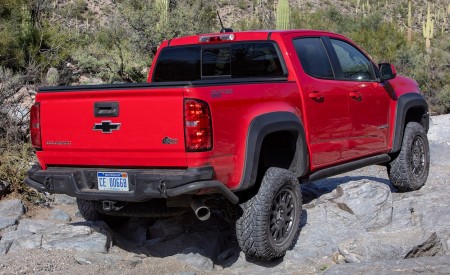 2019 Chevrolet Color:ado ZR2 Bison Rear Three-Quarter Wallpapers 450x275 (7)