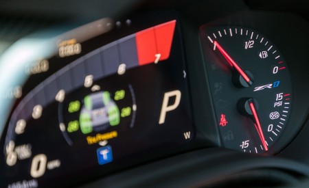 2019 Chevrolet Corvette ZR1 Central Console Wallpapers 450x275 (129)