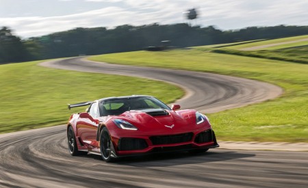 2019 Chevrolet Corvette ZR1 Front Three-Quarter Wallpapers 450x275 (83)