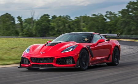 2019 Chevrolet Corvette ZR1 Front Three-Quarter Wallpapers 450x275 (86)