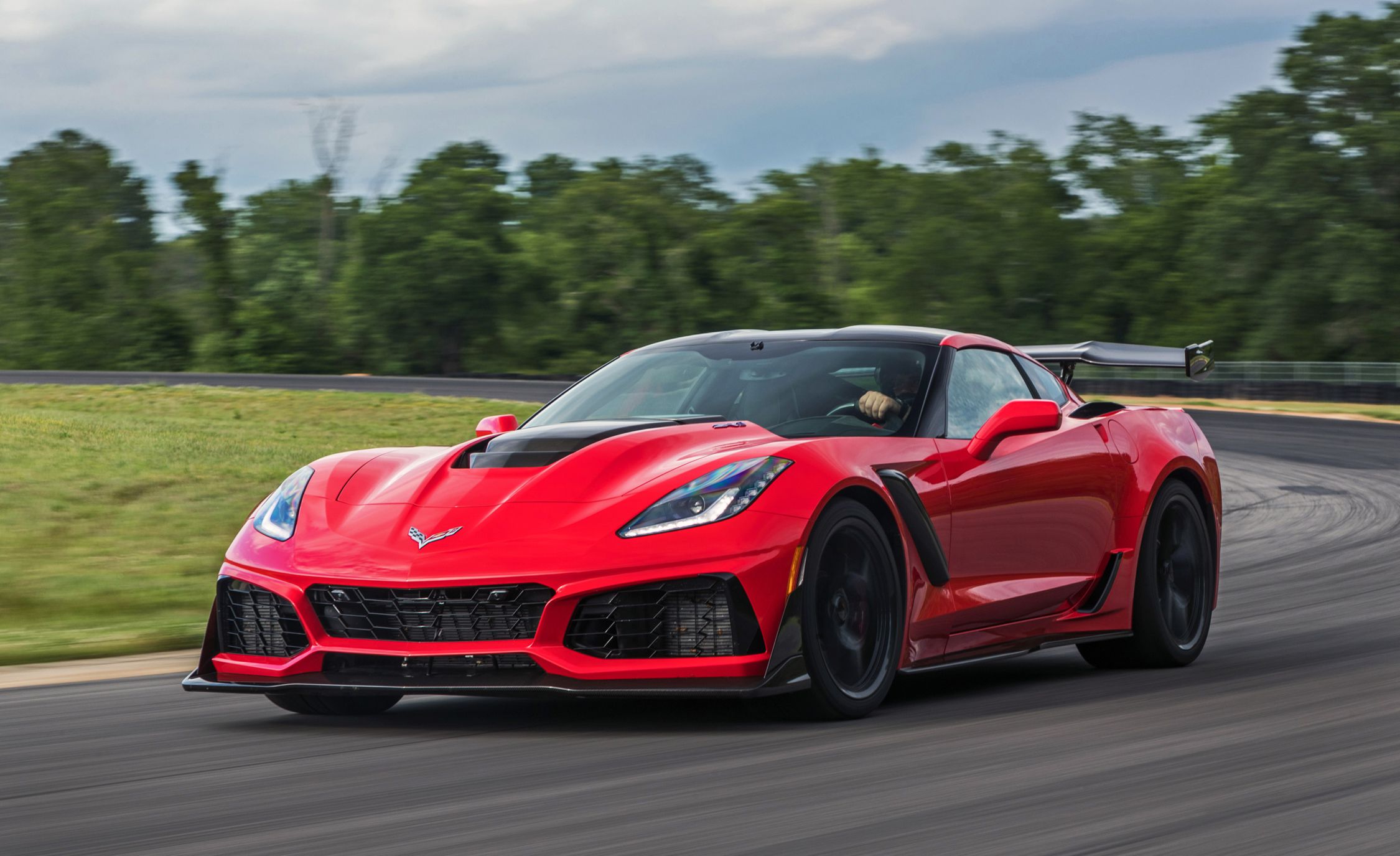 2019 Chevrolet Corvette ZR1 Front Three-Quarter Wallpapers (4)