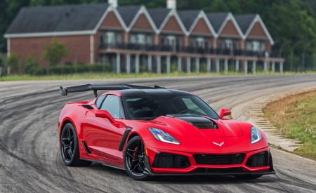 2019 Chevrolet Corvette ZR1 Front Three-Quarter Wallpapers 450x275 (97)