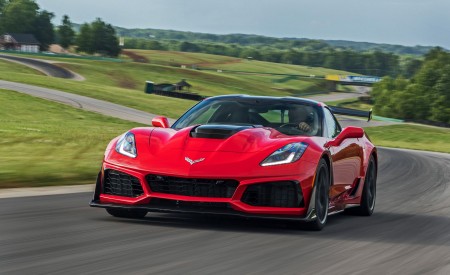 2019 Chevrolet Corvette ZR1 Front Three-Quarter Wallpapers 450x275 (87)