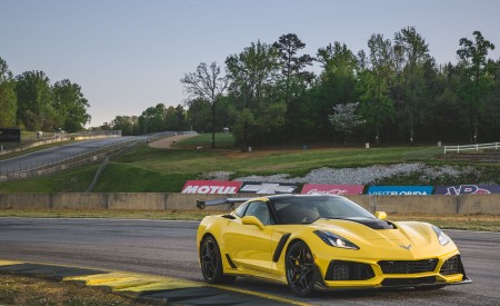 2019 Chevrolet Corvette ZR1 Front Wallpapers 450x275 (42)