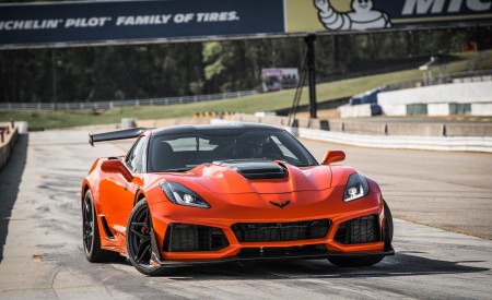2019 Chevrolet Corvette ZR1 Front Wallpapers 450x275 (22)
