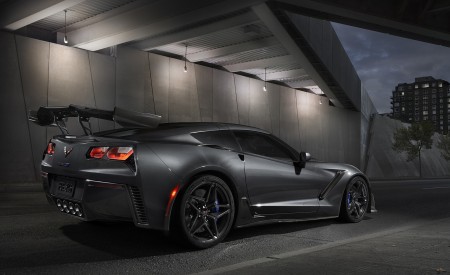 2019 Chevrolet Corvette ZR1 Rear Three-Quarter Wallpapers 450x275 (72)