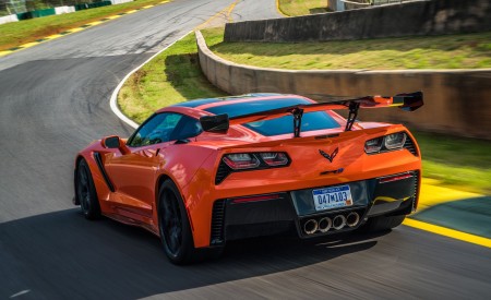 2019 Chevrolet Corvette ZR1 Rear Three-Quarter Wallpapers 450x275 (21)