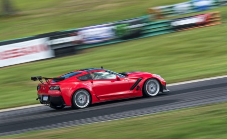2019 Chevrolet Corvette ZR1 Rear Three-Quarter Wallpapers 450x275 (99)