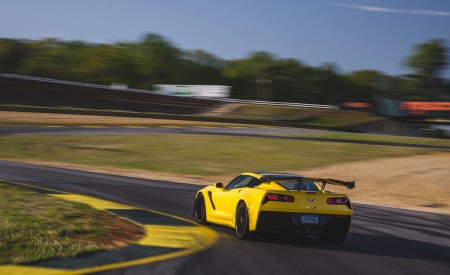 2019 Chevrolet Corvette ZR1 Rear Three-Quarter Wallpapers 450x275 (39)