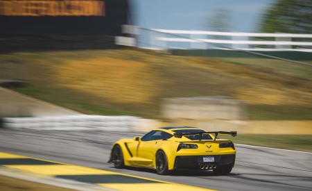 2019 Chevrolet Corvette ZR1 Rear Three-Quarter Wallpapers 450x275 (38)