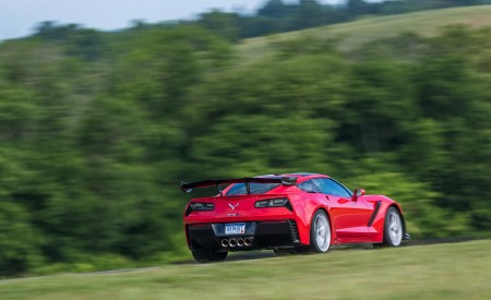 2019 Chevrolet Corvette ZR1 Rear Three-Quarter Wallpapers 450x275 (101)