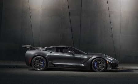 2019 Chevrolet Corvette ZR1 Side Wallpapers 450x275 (75)