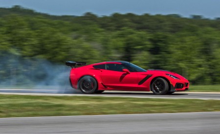 2019 Chevrolet Corvette ZR1 Side Wallpapers 450x275 (104)