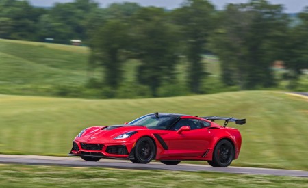 2019 Chevrolet Corvette ZR1 Side Wallpapers 450x275 (93)