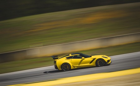 2019 Chevrolet Corvette ZR1 Side Wallpapers 450x275 (36)