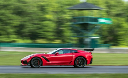 2019 Chevrolet Corvette ZR1 Side Wallpapers 450x275 (105)