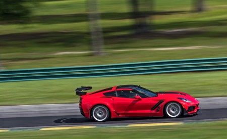 2019 Chevrolet Corvette ZR1 Side Wallpapers 450x275 (106)