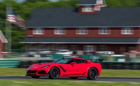 2019 Chevrolet Corvette ZR1 Side Wallpapers 450x275 (94)