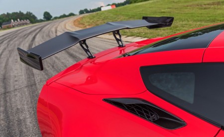 2019 Chevrolet Corvette ZR1 Spoiler Wallpapers 450x275 (113)