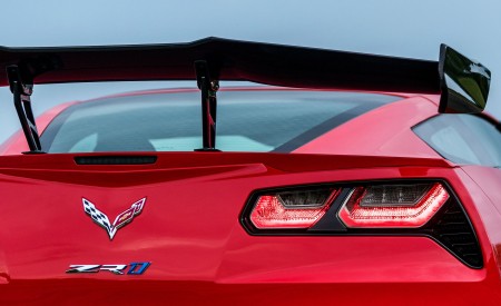 2019 Chevrolet Corvette ZR1 Spoiler Wallpapers 450x275 (114)