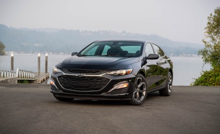 2019 Chevrolet Malibu RS Front Three-Quarter Wallpapers 450x275 (6)