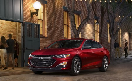 2019 Chevrolet Malibu RS Front Three-Quarter Wallpapers 450x275 (35)