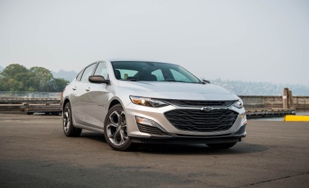 2019 Chevrolet Malibu RS Front Three-Quarter Wallpapers 450x275 (28)