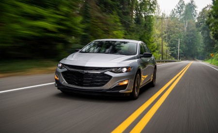 2019 Chevrolet Malibu RS Front Three-Quarter Wallpapers 450x275 (24)