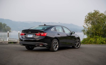 2019 Chevrolet Malibu RS Rear Three-Quarter Wallpapers 450x275 (7)
