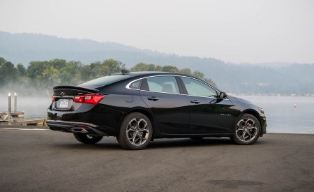 2019 Chevrolet Malibu RS Rear Three-Quarter Wallpapers 450x275 (8)