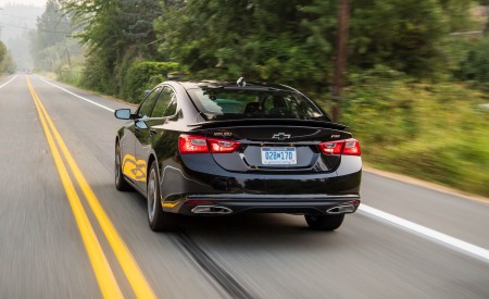 2019 Chevrolet Malibu RS Rear Three-Quarter Wallpapers 450x275 (4)