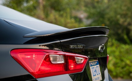 2019 Chevrolet Malibu RS Spoiler Wallpapers 450x275 (17)