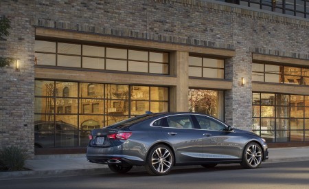 2019 Chevrolet Malibu Rear Three-Quarter Wallpapers 450x275 (40)