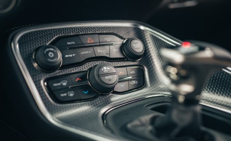 2019 Dodge Challenger SRT Hellcat Redeye Central Console Wallpapers 450x275 (21)