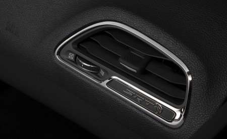 2019 Dodge Challenger SRT Hellcat Redeye Interior Detail Wallpapers 450x275 (42)
