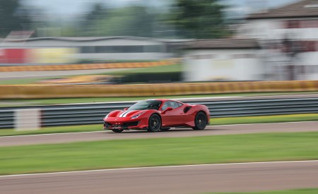 2019 Ferrari 488 Pista Front Three-Quarter Wallpapers 450x275 (31)