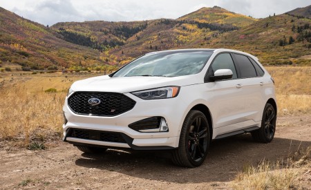 2019 Ford Edge ST Front Three-Quarter Wallpapers 450x275 (52)