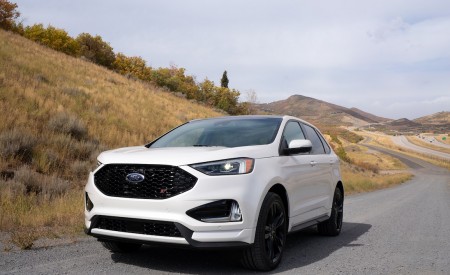 2019 Ford Edge ST Front Three-Quarter Wallpapers 450x275 (53)