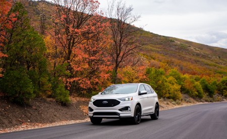 2019 Ford Edge ST Front Three-Quarter Wallpapers 450x275 (54)