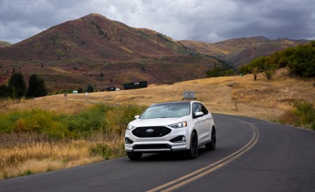 2019 Ford Edge ST Front Three-Quarter Wallpapers 450x275 (56)