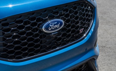 2019 Ford Edge ST Grill Wallpapers 450x275 (30)