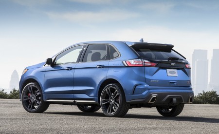 2019 Ford Edge ST Rear Three-Quarter Wallpapers 450x275 (44)
