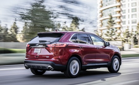 2019 Ford Edge Titanium Rear Three-Quarter Wallpapers 450x275 (47)