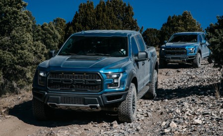 2019 Ford F-150 Raptor Front Three-Quarter Wallpapers 450x275 (14)