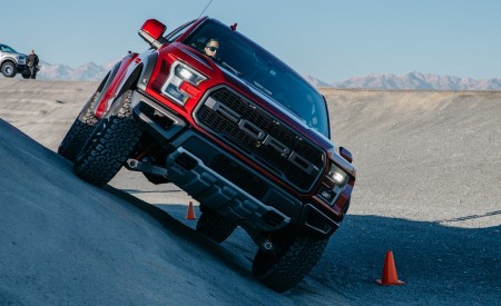 2019 Ford F-150 Raptor Front Wallpapers 450x275 (34)