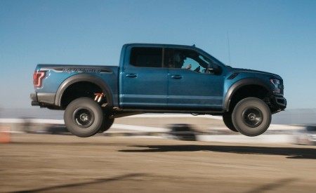 2019 Ford F-150 Raptor Off-Road Wallpapers 450x275 (20)