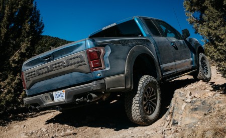 2019 Ford F-150 Raptor Rear Three-Quarter Wallpapers 450x275 (16)
