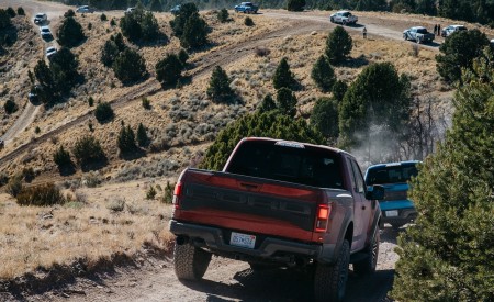 2019 Ford F-150 Raptor Rear Three-Quarter Wallpapers 450x275 (29)